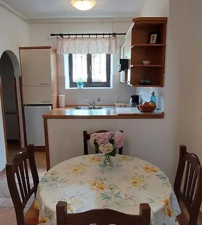 Gostinjska kuća Stella 3*